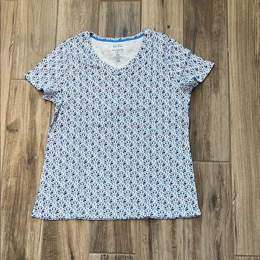 NWOT Croft & Barrow Women's Blue and White Short Sleeve Tee
